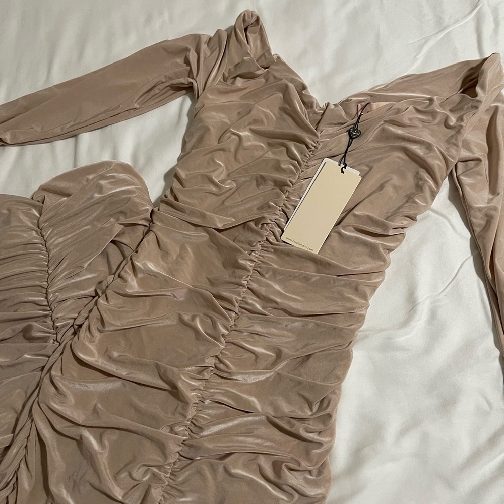 Brand new below the knees dress from Pretty Little Thing, size US 6.